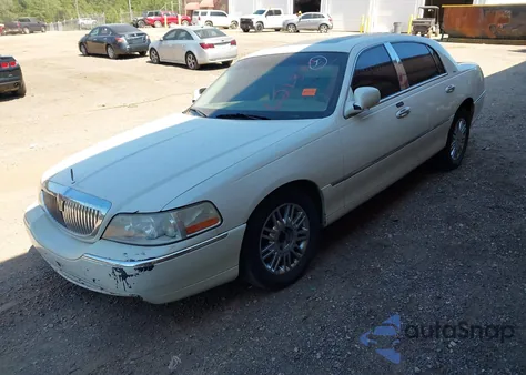 2006 Lincoln Town Car Designer Series из США, поврежденный, VIN 1LNHM83V56Y621334